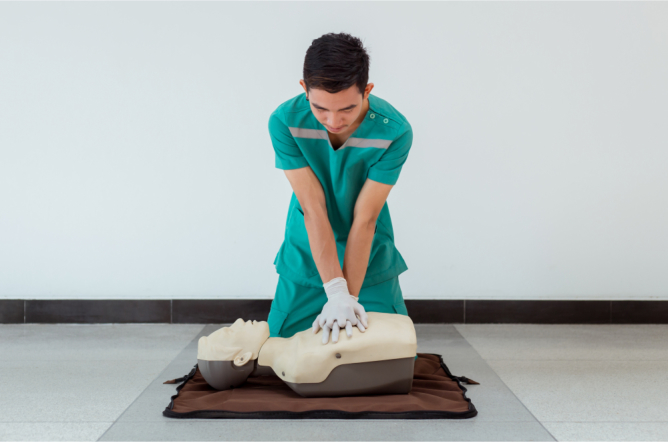 cpr-training-for-aspiring-nursing-professionals